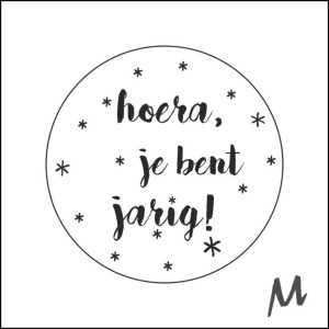 Stickers - "Hoera, je bent jarig!" - 500 Stuks - Wensetiketten - Verjaardags Sluitzegels - Ø47mm - Wit met Zwarte Opdruk - Meerdere Kleuren Verkrijgbaar